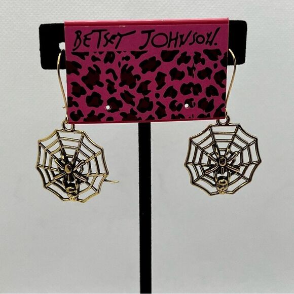 EARRINGS! HALLOWEEN! Betsey Johnson “gold” Spider Web Earrings BNWT - Picture 1 of 7